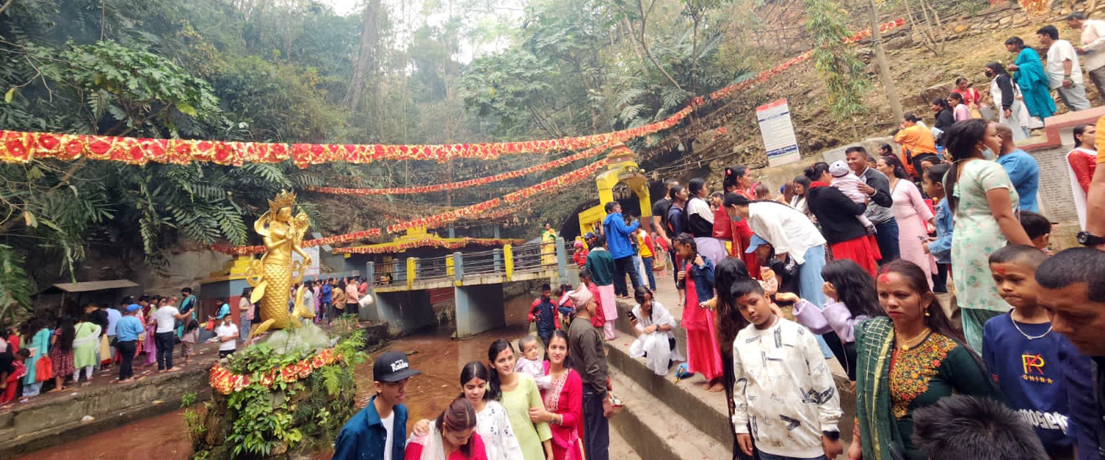 नयॉ वर्षमा छाब्दीमा भक्तजनको भीड
