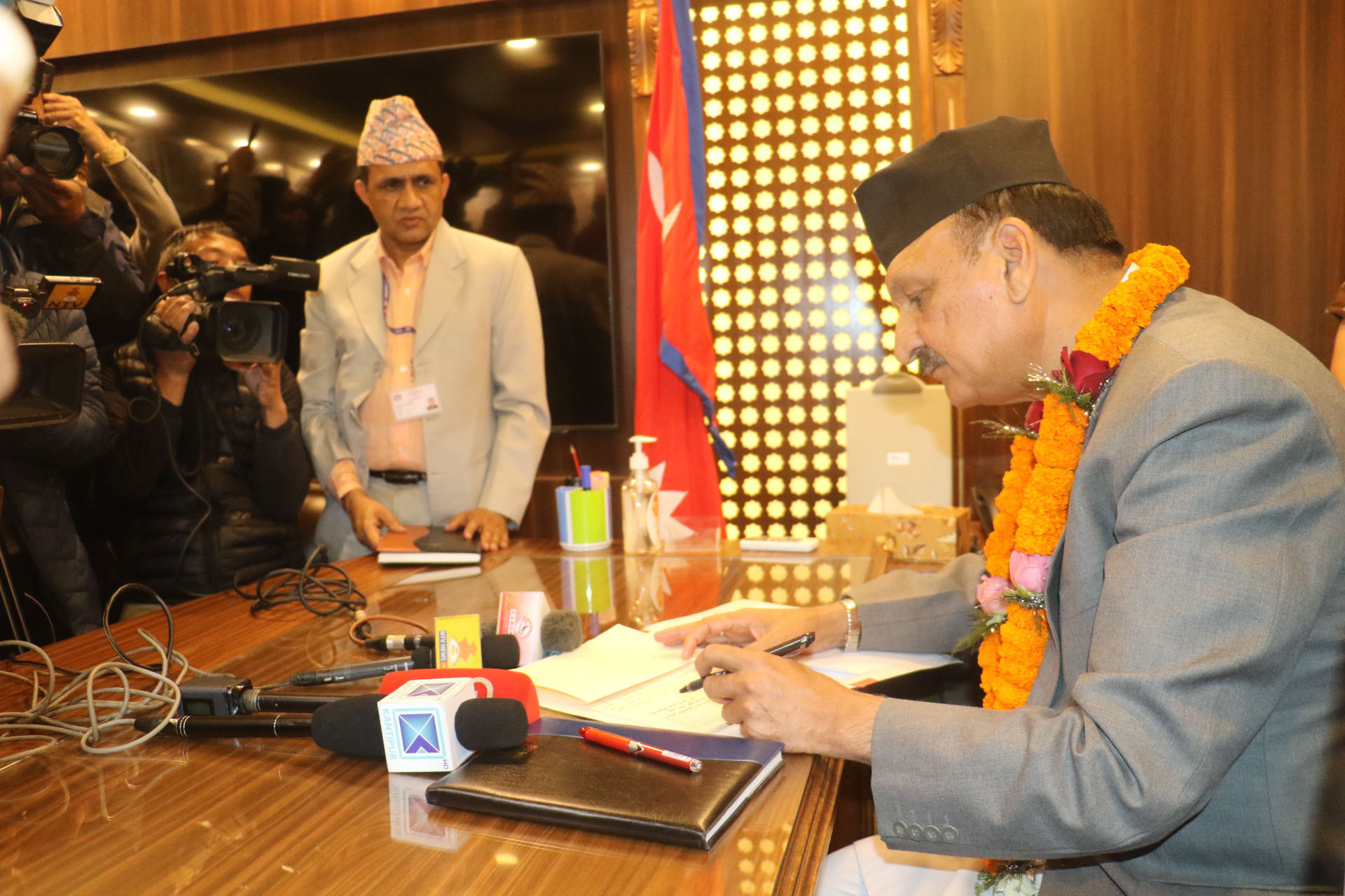 खस्केको मनोबल उकास्नु अर्थतन्त्रको पहिलो उपचारः नवनियुक्त अर्थमन्त्री डा महत