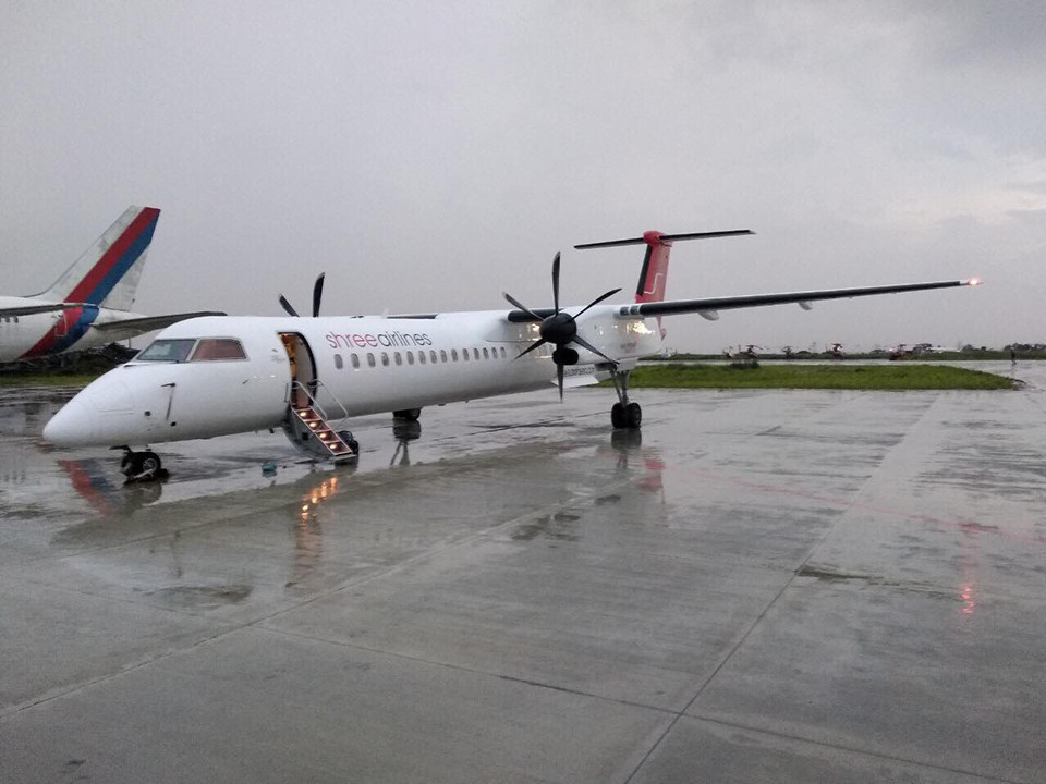 ल्यान्डिङ गेयरमा समस्या आएपछि श्री एयरलाइन्सको विमान आकस्मिक अवतरण