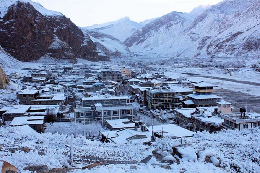 मुस्ताङ र म्याग्दीका उच्च पहाडी क्षेत्रमा हिमपात