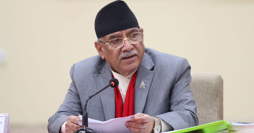 अर्थतन्त्र बिग्रेका बेला प्रचण्डले किन पूर्वलडाकुलाई दिँदैछन् प्रतिव्यक्ति दुई लाख ?