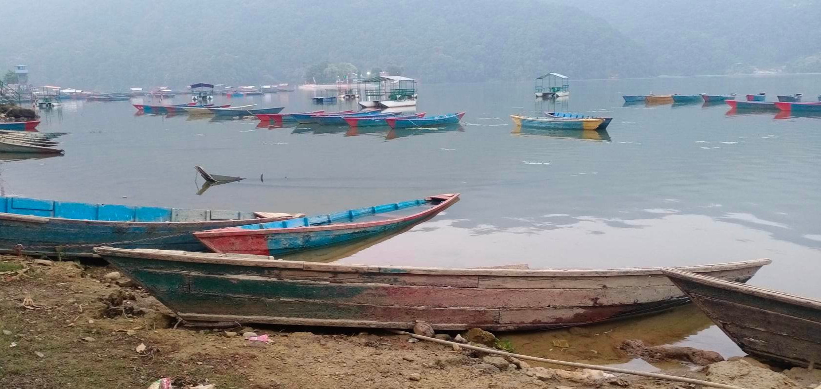 फेवाताल किनारमा पुराना डुङ्गा, थपिँदै चुनौती, मासिँदै सुन्दरता