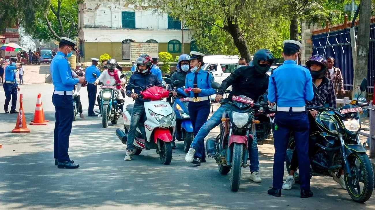 सडकमै ट्राफिक सुरक्षा सचेतता, छ सय ८६ चालक सहभागी